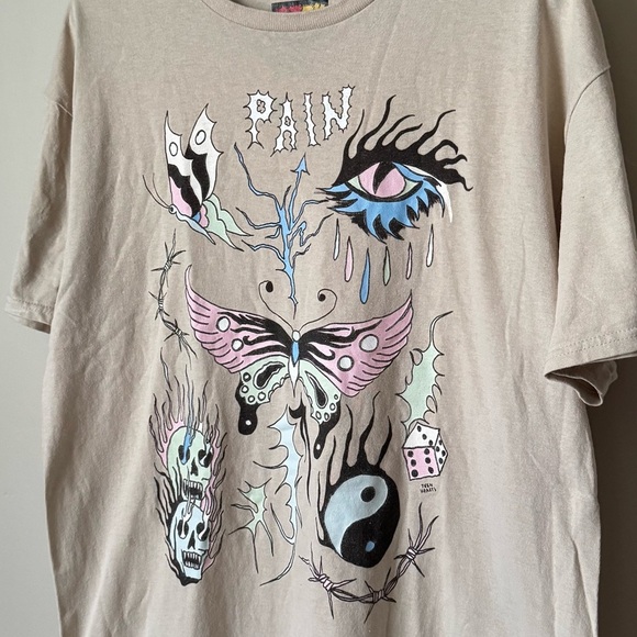 Teen Hearts Graphic T-Shirt - Picture 4 of 4